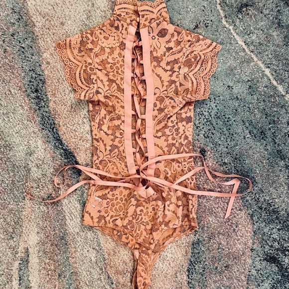 FASHION NOVA || Orchid Lace-Up Strappy Bodysuit in Blush - SZ XS 🌸NWOT🌸 - Picture 5 of 9